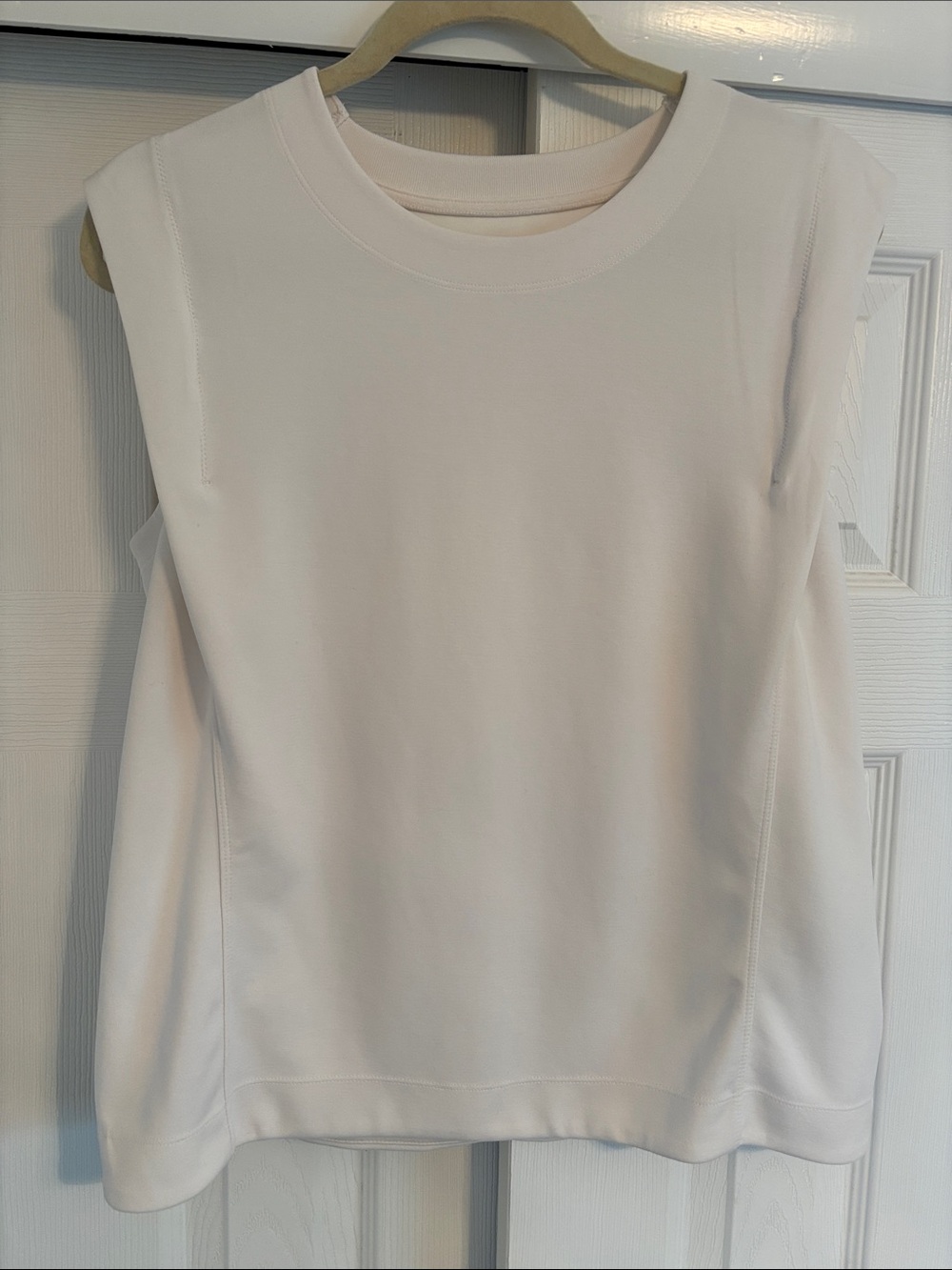 Athelta Sleeveless Crewneck Tank Top in White Cream Medium